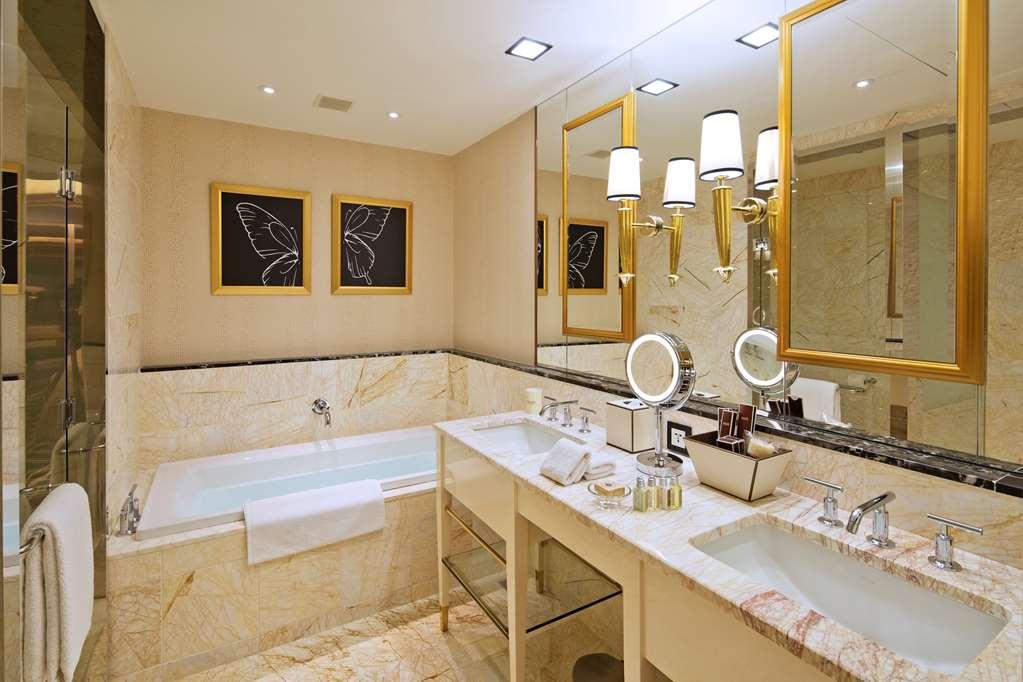 The Lin Hotel Тайджун Екстериор снимка Bathroom