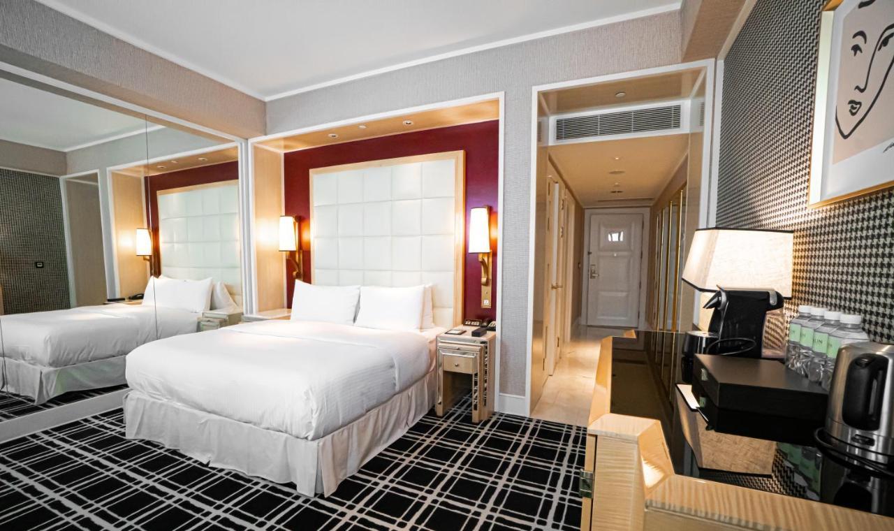 The Lin Hotel Тайджун Екстериор снимка A room at the hotel