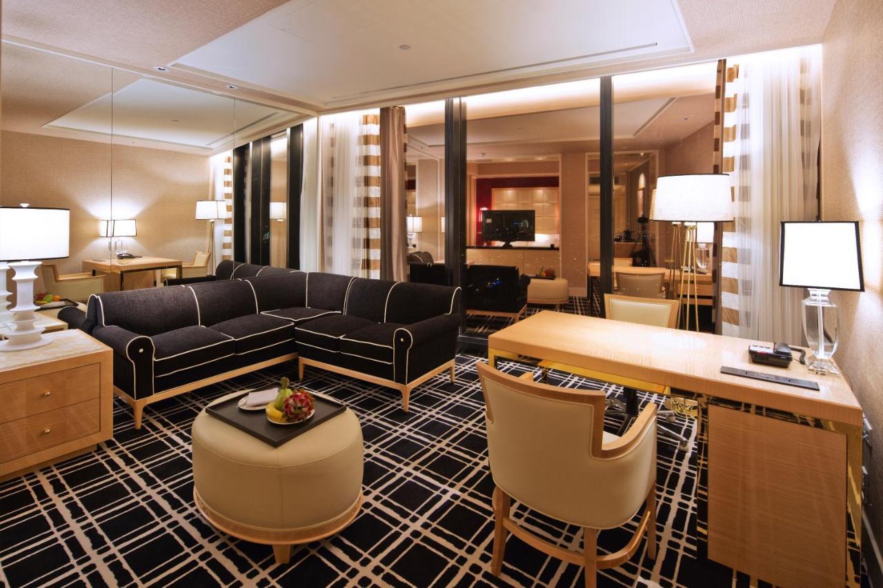 The Lin Hotel Тайджун Екстериор снимка The interior of a suite at the Mandarin Oriental, Seoul