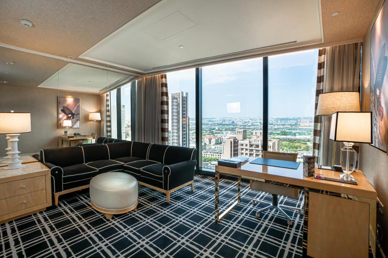 The Lin Hotel Тайджун Екстериор снимка A suite at the Conrad Tokyo
