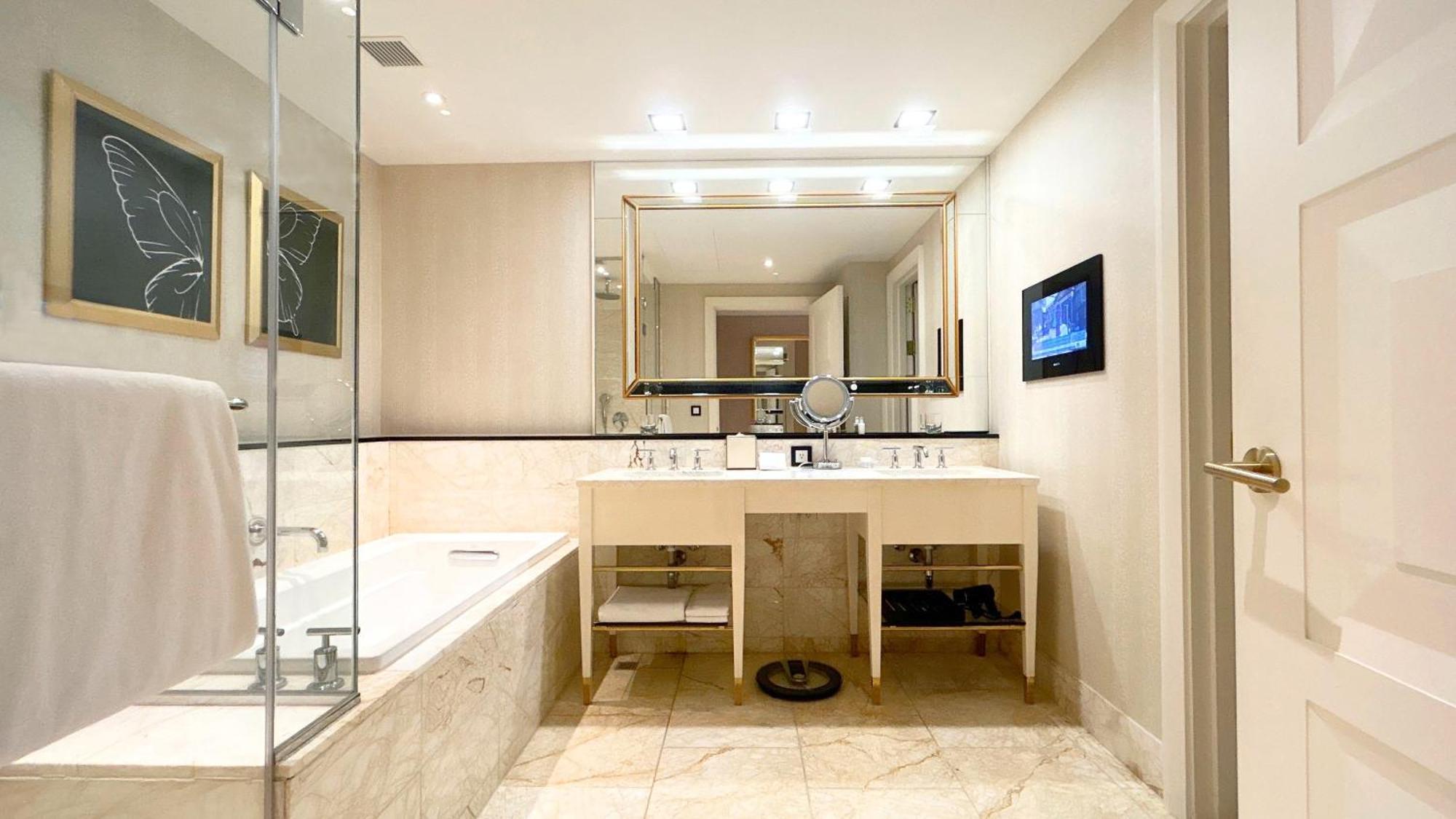 The Lin Hotel Тайджун Екстериор снимка Bathroom