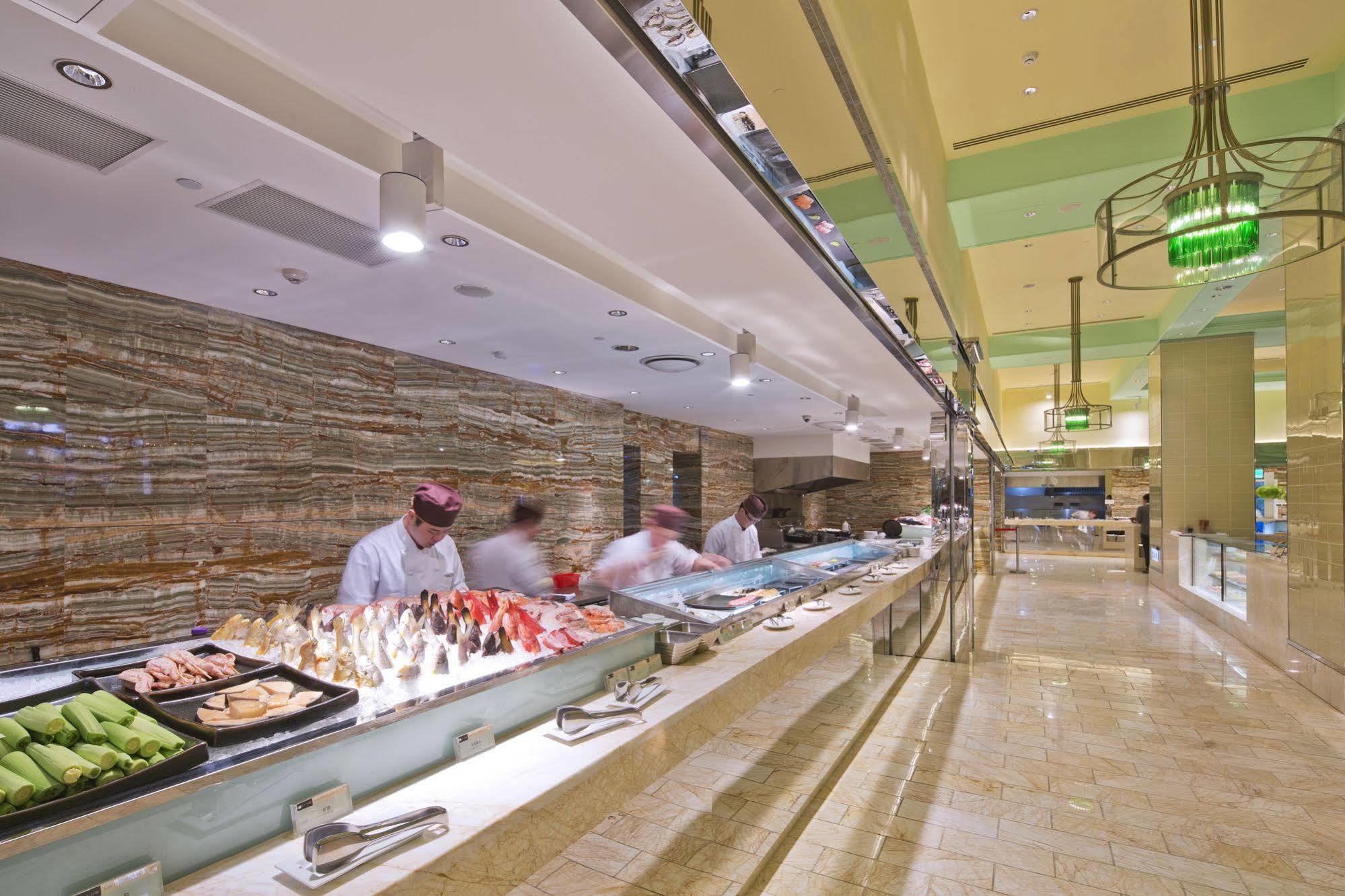 The Lin Hotel Тайджун Екстериор снимка The buffet at the Grand Hyatt Hotel, Amman, Jordan