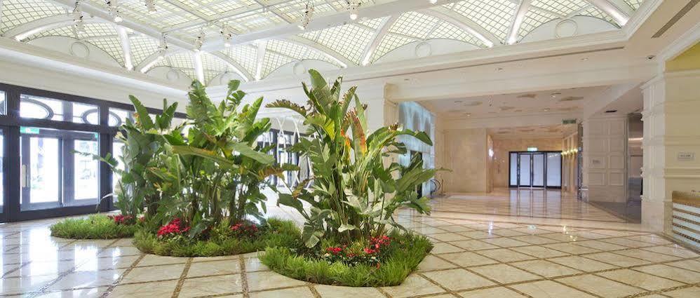 The Lin Hotel Тайджун Екстериор снимка Interior of the hotel