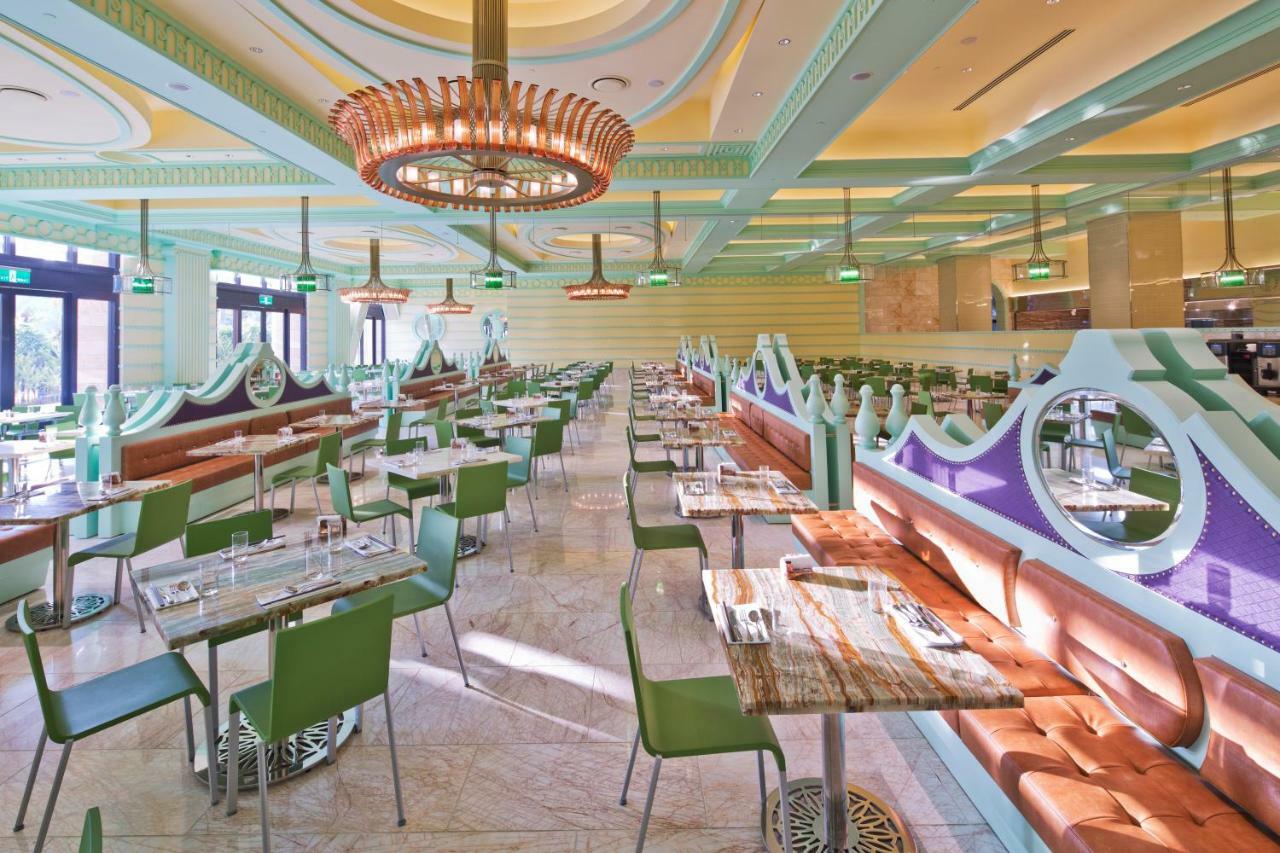 The Lin Hotel Тайджун Екстериор снимка The interior of the restaurant